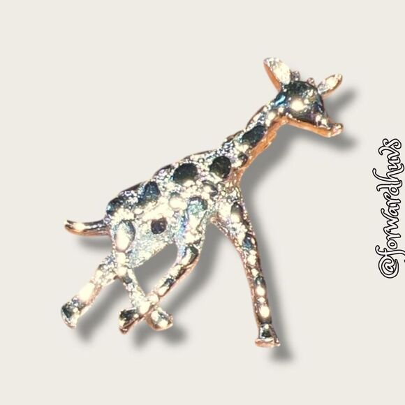 Bundle Sale 3 for $15 | Silver-Tone Giraffe Brooch - Picture 3 of 6